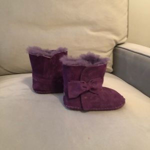 4/5 toddler purple Ugg’s with bow
